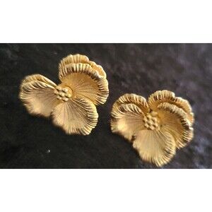 Signed Giovanni Gold Tone Pansy Flower Vintage Clip Earrings
